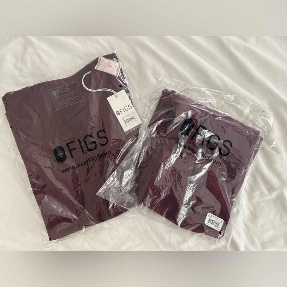 FIGS Maroon Casma 3 pocket scrub top & Yola Skinny Scrub Pants - size XS. NWT.